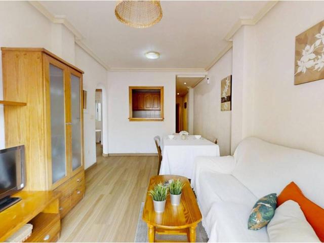 APARTAMENTO DE 3 DORMITORIOS EN EL CENTRO DE TORREVIEJA CON GARAJE INCLUIDO