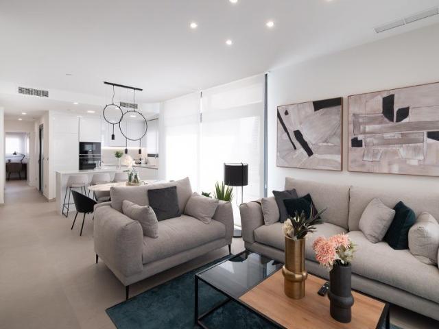 Apartamento de 3 dormitorios en la Playa de Poniente, Benido. 85m² Benidorm