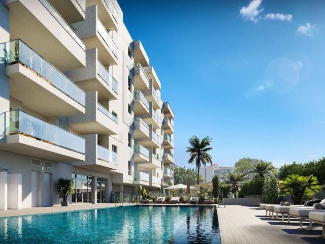 Apartamento de 3 dormitorios en planta media cerca de la pla. 121m² Benalmadena Costa