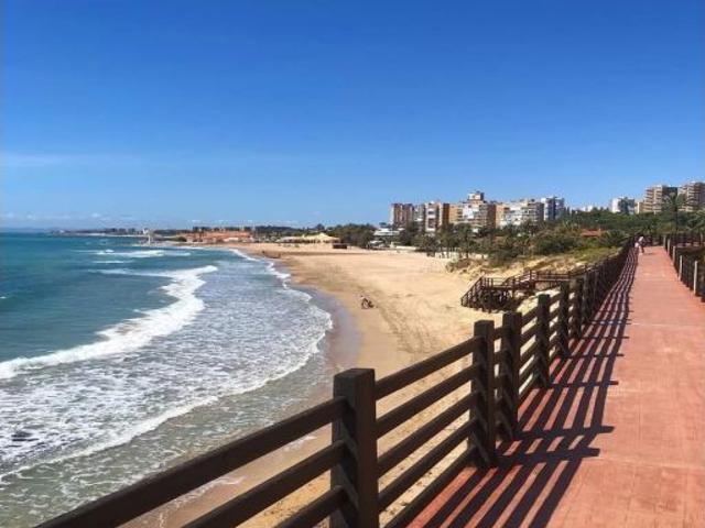 Apartamento de 3 dormitorios enfrente de la piscina comunitaria