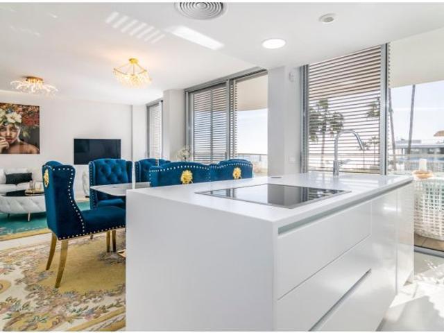 Apartamento de 3 dormitorios vistas mar Estepona