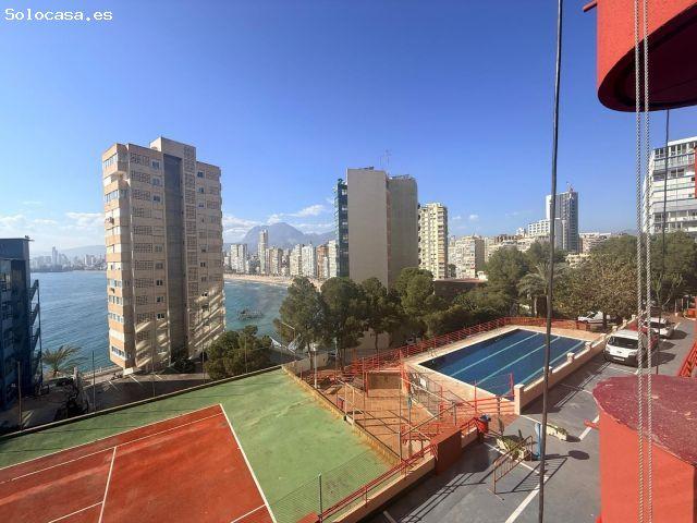 Apartamento de 3 dormitorios y 2 baños reformado y con vistas al mar en segunda línea de playa Levan