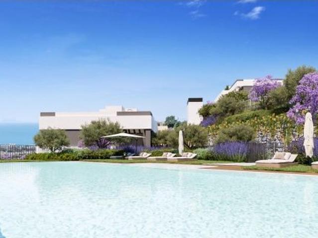Apartamento de 3 habitaciones con vistas panorámicas al mar en Marbella