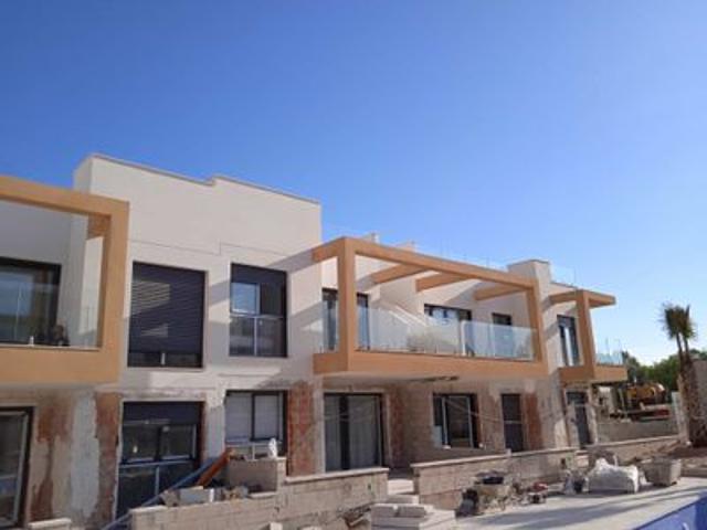 Apartamento de 3 habitaciones en venta en Villamartin, Alicante