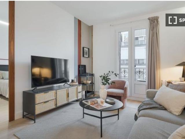 Apartamento de 3 habitaciones en alquiler en Trafalgar