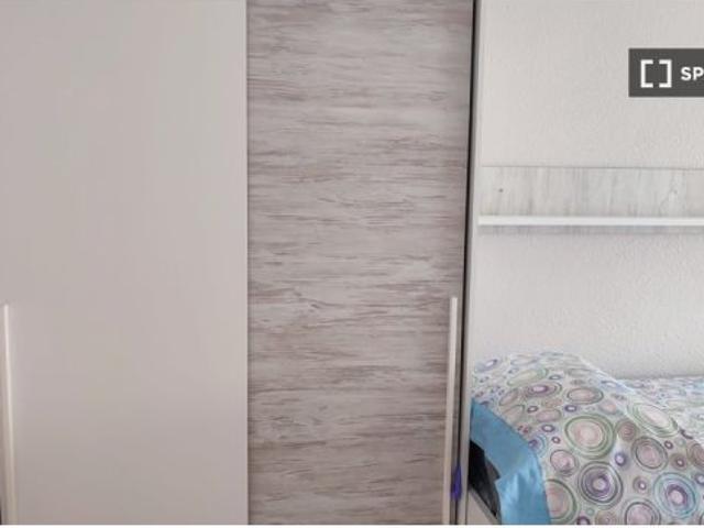 Apartamento de 3 habitaciones en alquiler en Alicante, algunos gastos incluidos