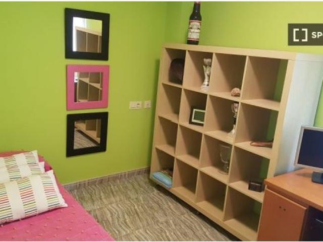 Apartamento de 3 habitaciones en alquiler en Dénia, gastos incluidos, se admiten parejas