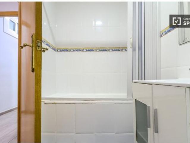 Apartamento de 3 habitaciones en alquiler en El Poble Sec, se admiten parejas