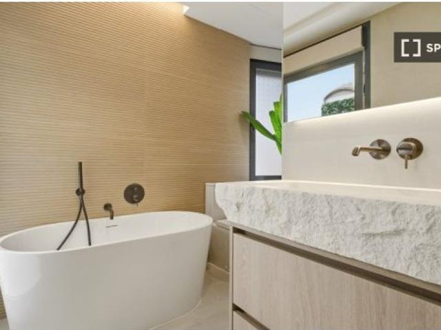 Apartamento de 3 habitaciones en alquiler en Fuente del Berro, Madrid, gastos incluidos