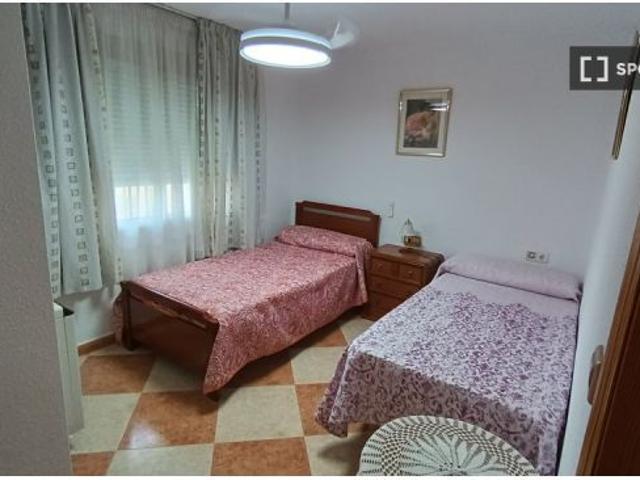 Apartamento de 3 habitaciones en alquiler en Fuente Vaqueros, gastos incluidos