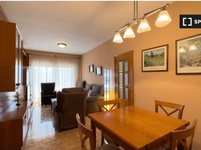 Apartamento de 3 habitaciones en alquiler en La Marina de Port