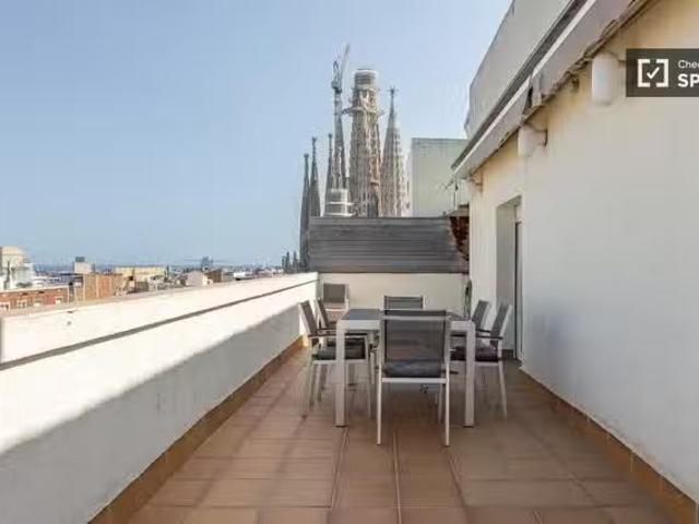 Apartamento de 3 habitaciones en alquiler en La Sagrada Familia