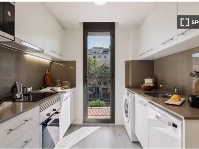 Apartamento de 3 habitaciones en alquiler en Les Corts, solo para profesionales