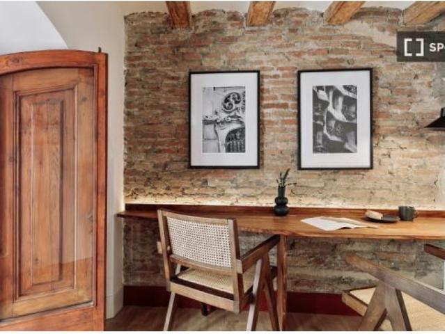 Apartamento de 3 habitaciones en alquiler en Sant Pere Santa Caterina i la Ribera, solo para profesi