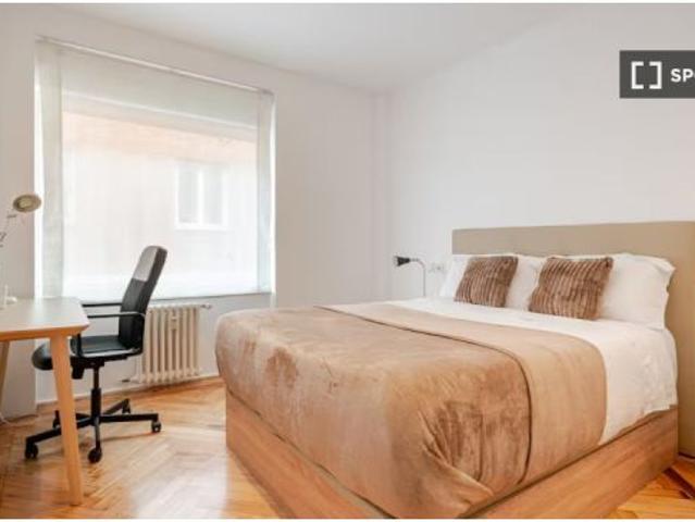Apartamento de 3 habitaciones en alquiler en Sol, ideal para mascotas