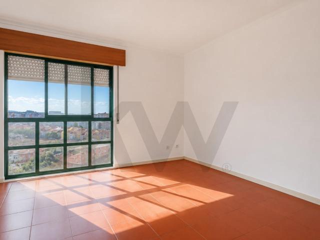 Apartamento de 3 quartos com excelentes vistas em Algueirão Mem Martins