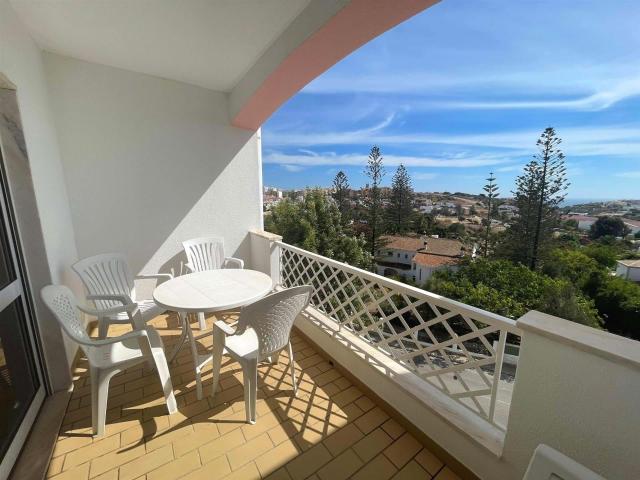 Apartamento de 3 Quartos com Vista Mar Situado no Último And. 160m² Lagos