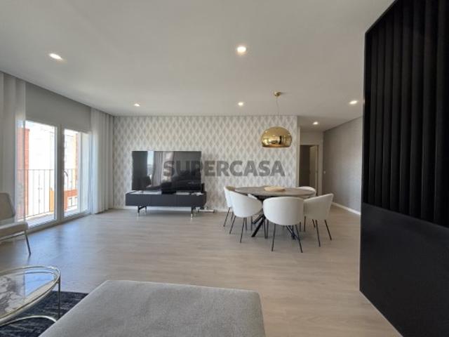 Apartamento de 3 quartos à venda na Serra de Carnaxide, recém construído, com 2 lugares de estacionamento