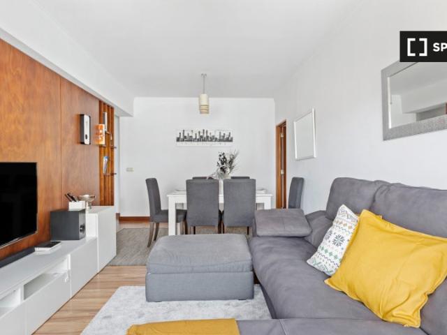 Apartamento de 3 quartos para alugar em Benfica, Lisboa