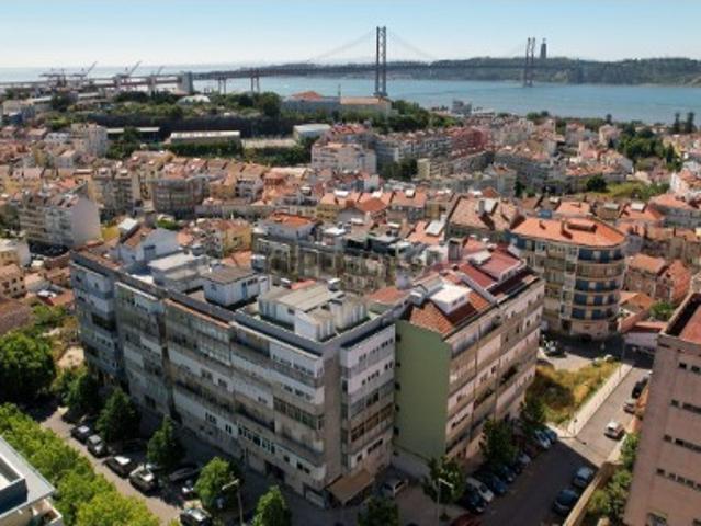 Apartamento de tipologia T2, com 2 varandas e arrecadação, localizado na Ajuda, uma das zonas mais atrativas e valorizadas de Lisboa