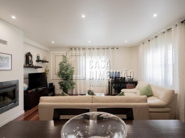 Apartamento de tipologia T2 na Serra de Carnaxide, com Garagem, como NOVO!