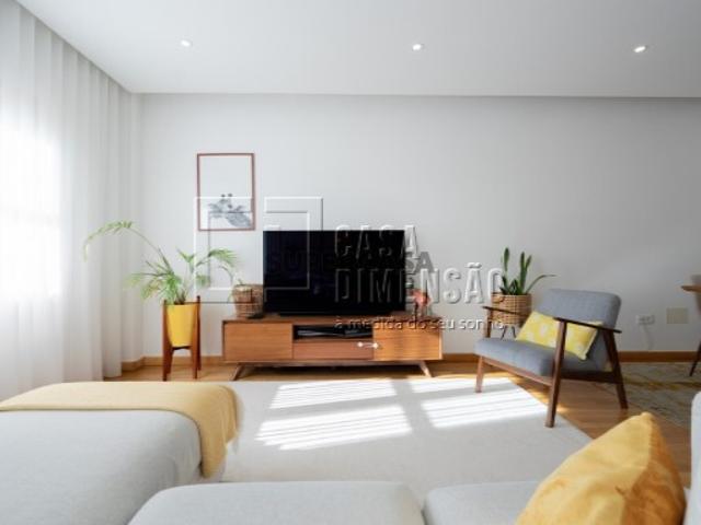 Apartamento de tipologia T2 na Serra de Carnaxide, com Garagem, como NOVO!