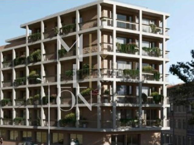 Apartamento de tipologia T3 com garagem e terraço junto á Igreja do Bonfim Porto