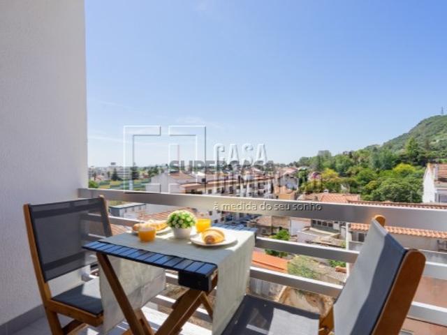 Apartamento de tipologia T3 com Garagem e Varandas, em Vila Franca de Xira!