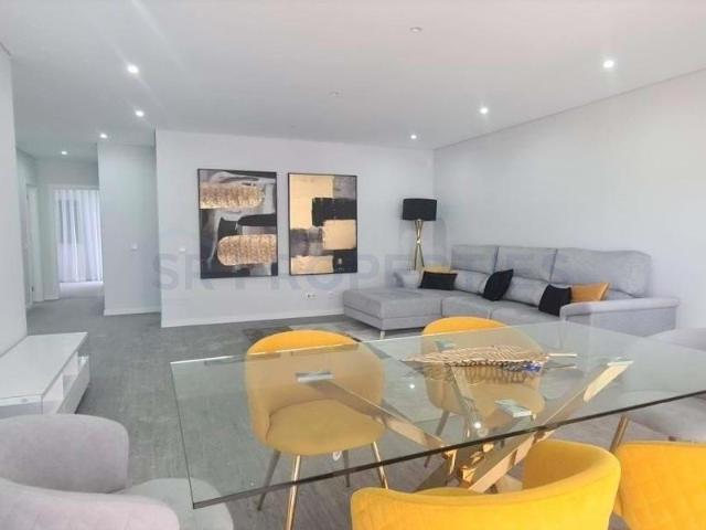 Apartamento de tipologia T3 com piscina em Olhão 128m² Olhão