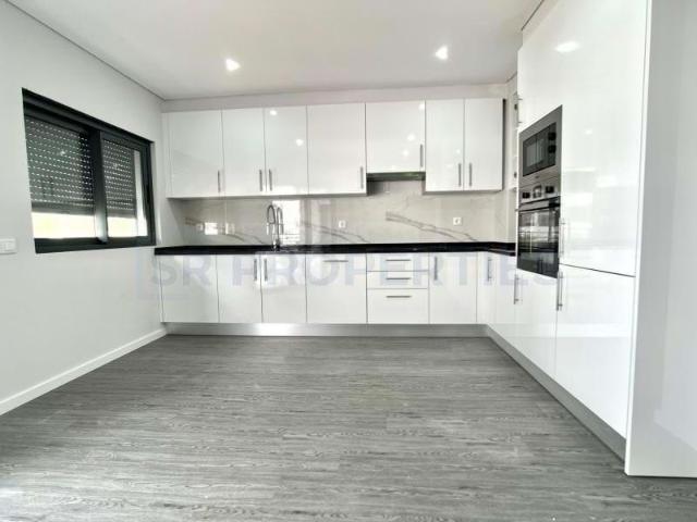 Apartamento de tipologia T3 com piscina em Olhão 137m² Olhão