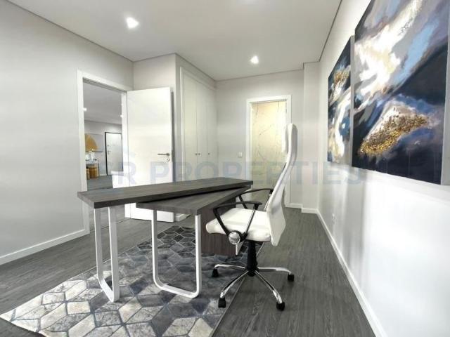 Apartamento de tipologia T3 com piscina em Olhão 132m² Olhão