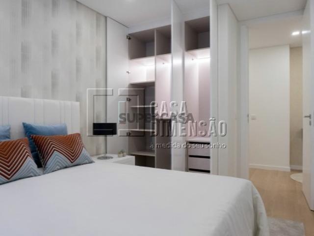 Apartamento de tipologia T4 próximo da Quinta Grande, Garagem e Arrecadação!