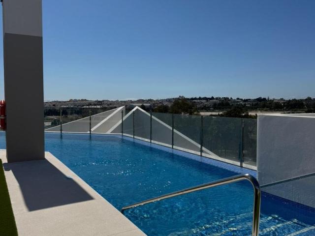 Apartamento de tres dormitorios situado en La Campana, Nueva. 129m² Marbella
