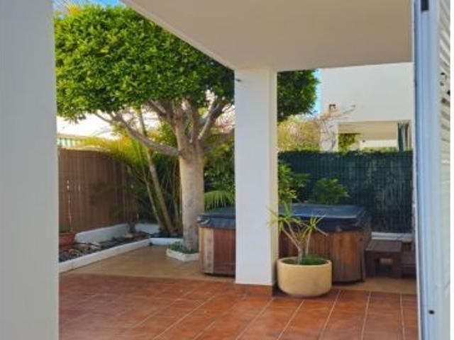 APARTAMENTO DE TRES DORMITORIOS, TERRAZA AMPLIA Y MUCHA LUZ NATURAL