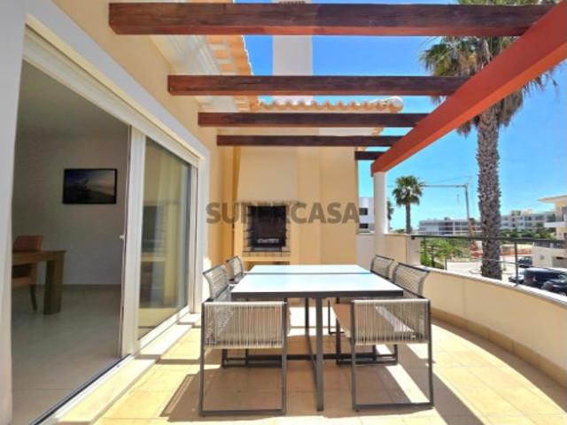 Apartamento de Último Andar com Piscina, Garagem e Arrecadação | Porto de Mós Lagos, Algarve