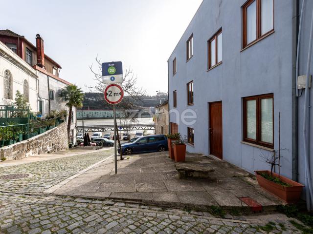 Apartamento de um quarto com pátio privado – Centro Histórico do Porto