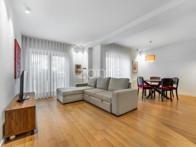 Apartamento de um quarto reformado encantador, com varandas e garagem, Foz