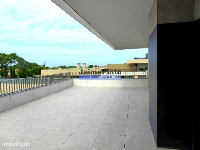 Apartamento de cobertura, vista mar, T4. Portugal, Porto, V. N. Gaia