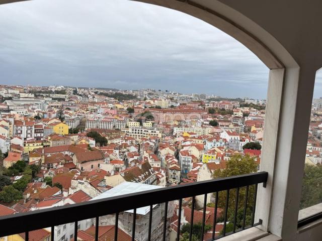 Apartamento de dois quartos com vistas panorâmicas de Lisboa | Graça