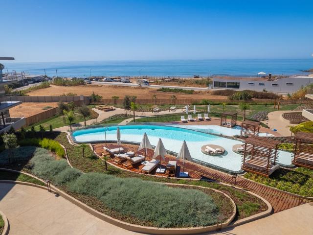 Apartamento de dois quartos na linha de frente com vistas fe. 124m² Quarteira
