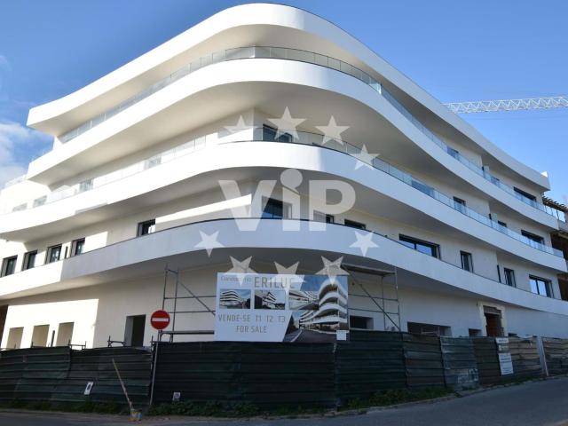 Apartamento De Dois Quartos Quarteira Central 137m² Quarteira