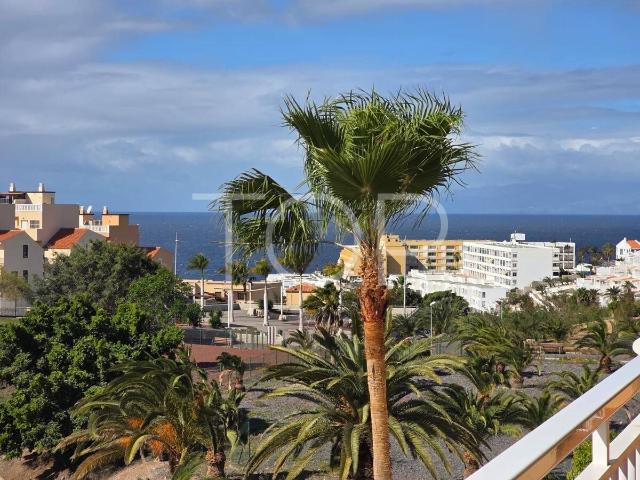 Apartamento de dos dormitorios con amplia terraza y vistas a. 71m² Adeje