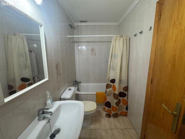 Apartamento de dos dormitorios en planta baja con piscina comunitaria cerca de la PLaya del Ace
