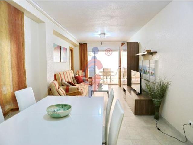 ¡Apartamento de dos dormitorios reformado en Avenida Cervantes, a 250 metros del mar!