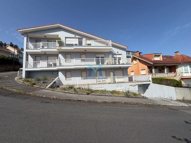 Apartamento de Dos habitaciones, un baño, y Terraza con vistas al mar