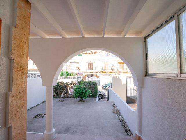 Apartamento de España esquina de la planta baja.