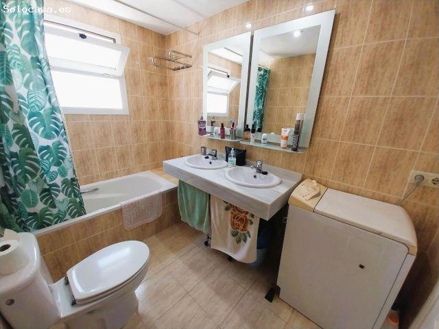 Apartamento de esquina con amplia terraza a solo unos pasos de la playa de Luna Beach – Calahonda