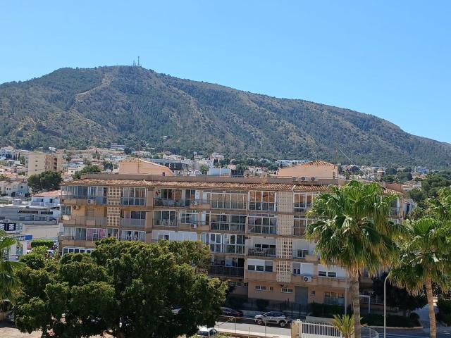 Apartamento de esquina situada en pleno centro del l Albir. 75m² Albir