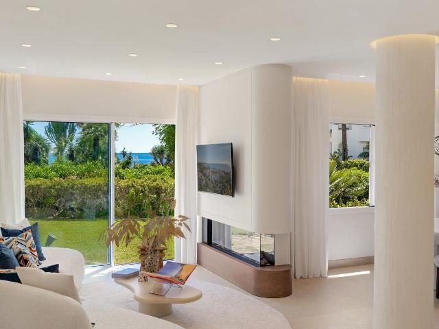 Apartamento de la planta baja renovado con estilo a pocos pasos de la playa en Costalita Estepona Este
