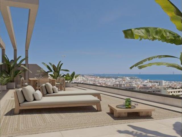 Apartamento de Lujo con Vistas Panorámicas al Mar y Jardín Privado en Las Mesas – Estepona